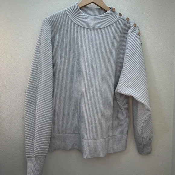 Tahari Ribbed Mock‎ Neck Sweater Gold Button Shoulder Detail Light Grey L G - Picture 4 of 5